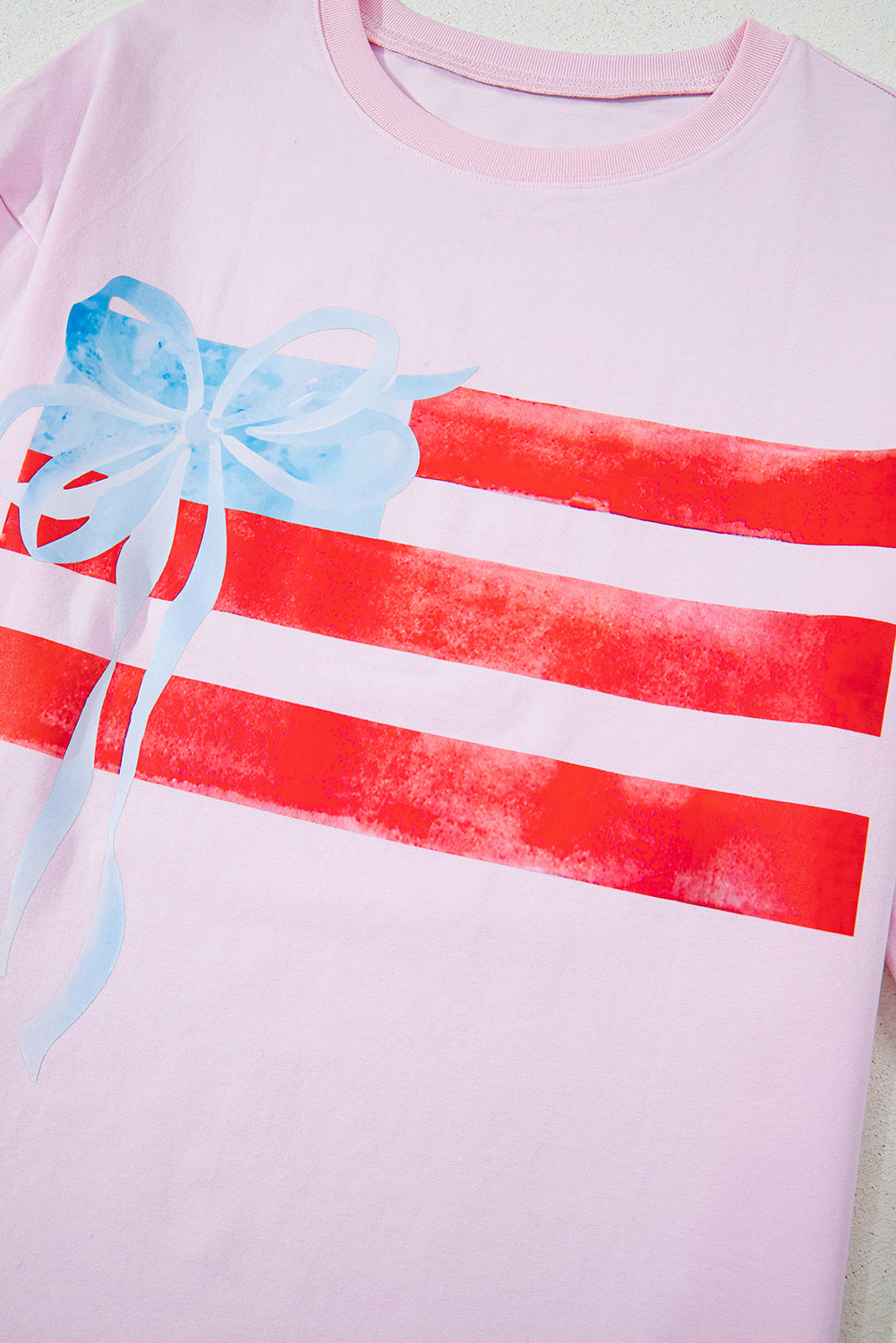 Myosotis Flag Bow Grafik Rundhals-T-Shirt