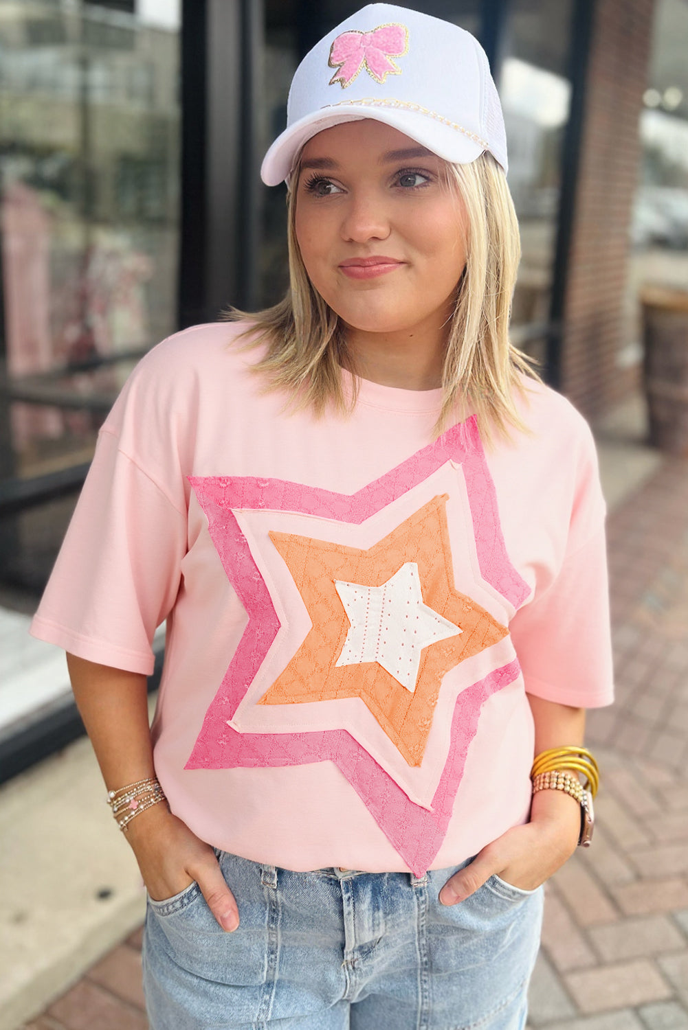 Hellrosa Ösen-Colorblock-Sternenapplikation Übergröße T-Shirt