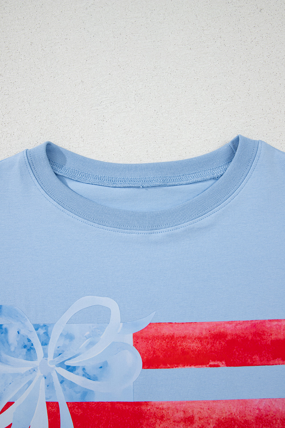 Myosotis Flag Bow Grafik Rundhals-T-Shirt