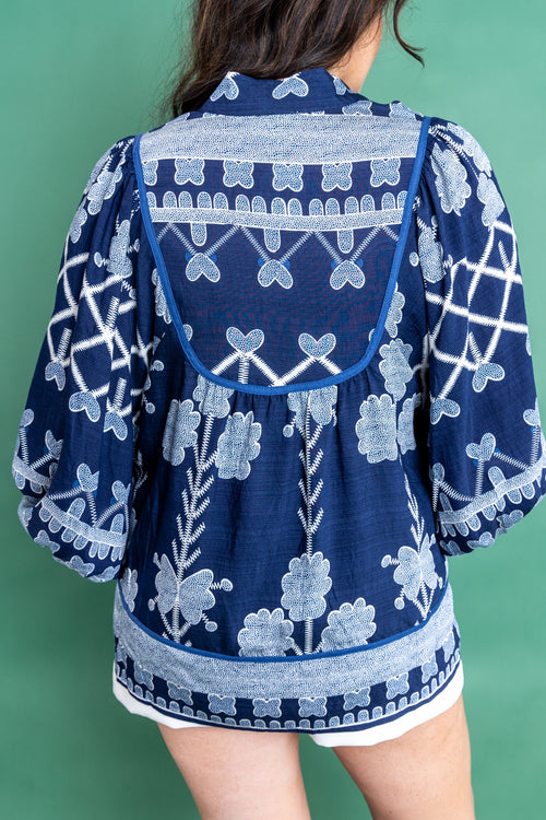 Blaue Langarmbluse mit Blumenmuster und gekerbtem Ausschnitt in großen Größen