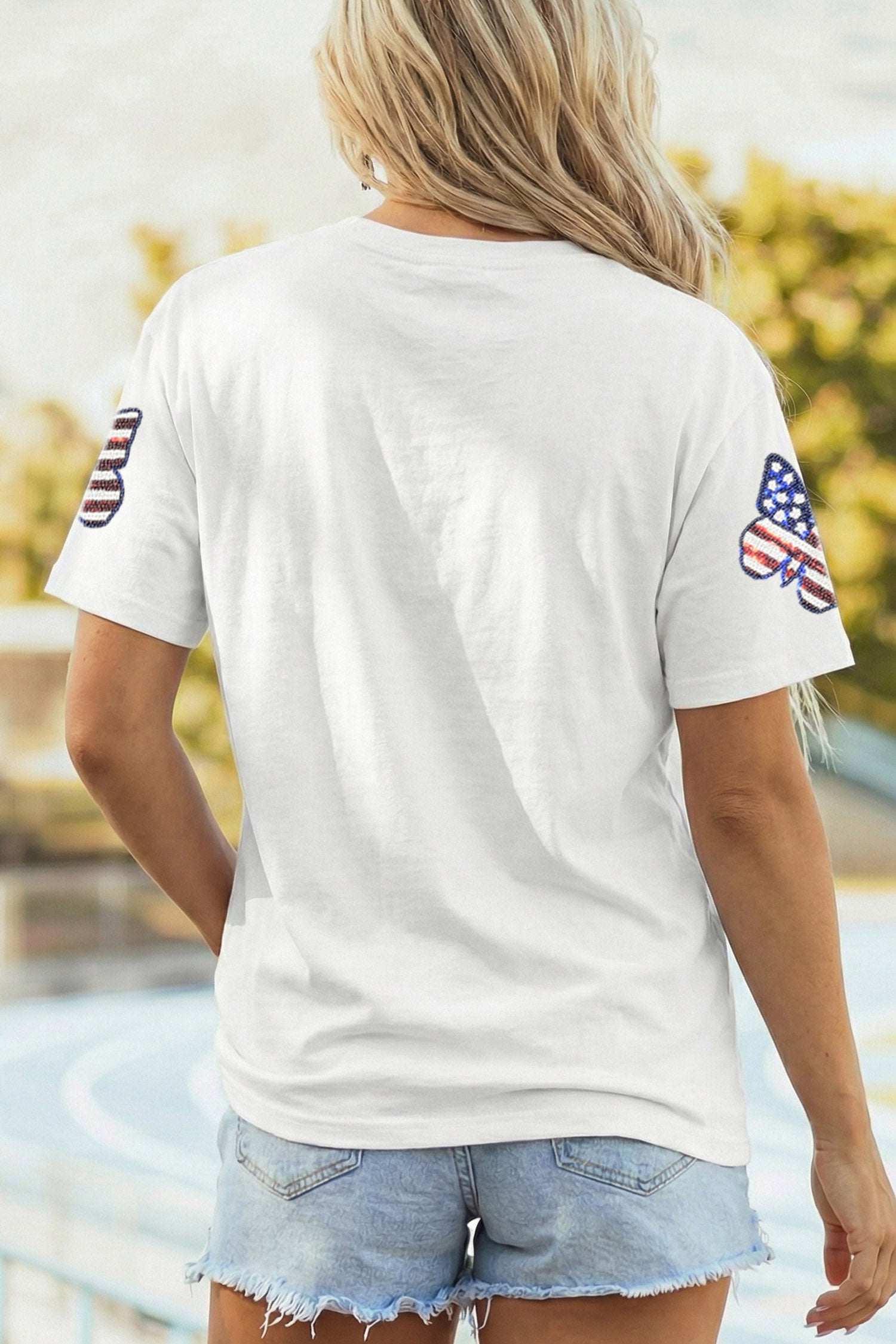 Weißes patriotisches Pailletten-Schmetterling-Freizeit-T-Shirt