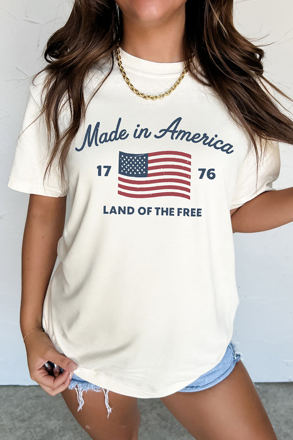 Weißes T-Shirt mit amerikanischer Flagge im Retro-Design