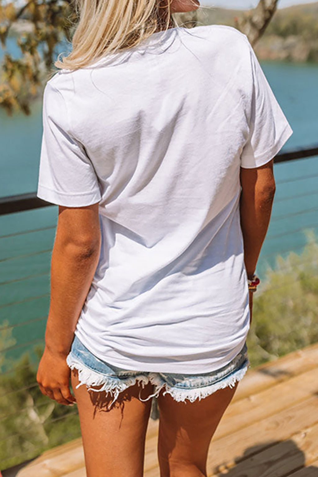 Weißes T-Shirt mit amerikanischer Flagge im Retro-Design