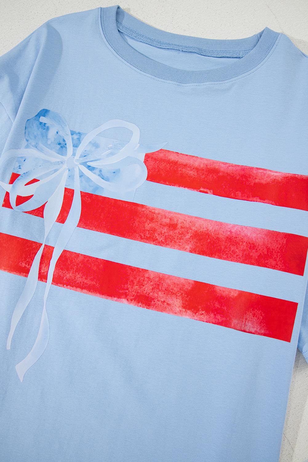 Myosotis Flag Bow Grafik Rundhals-T-Shirt